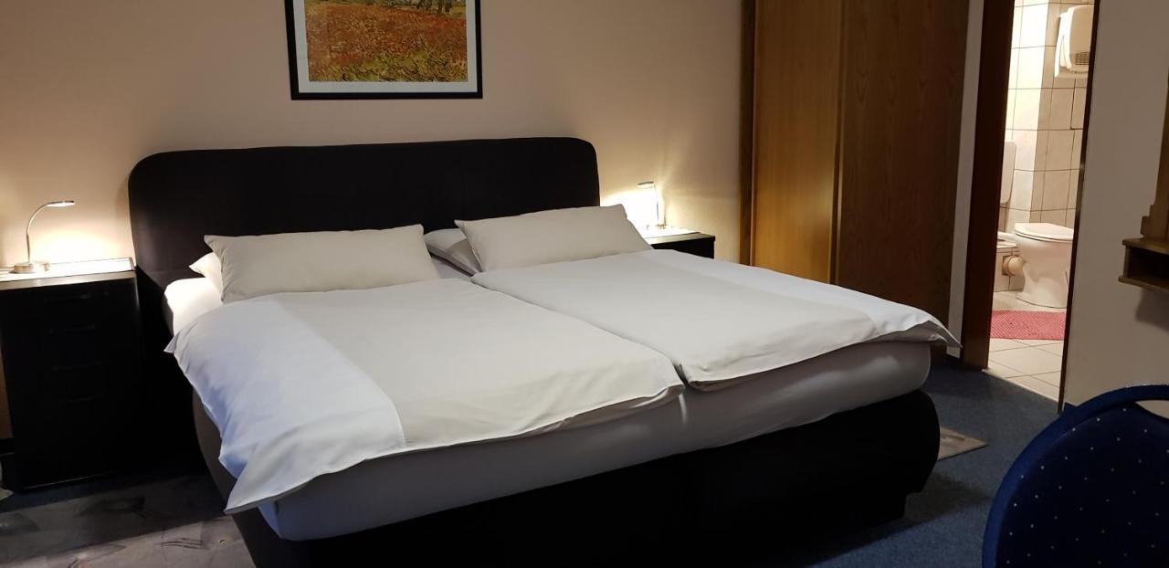 Hotel Garni Julia Linnich Extérieur photo